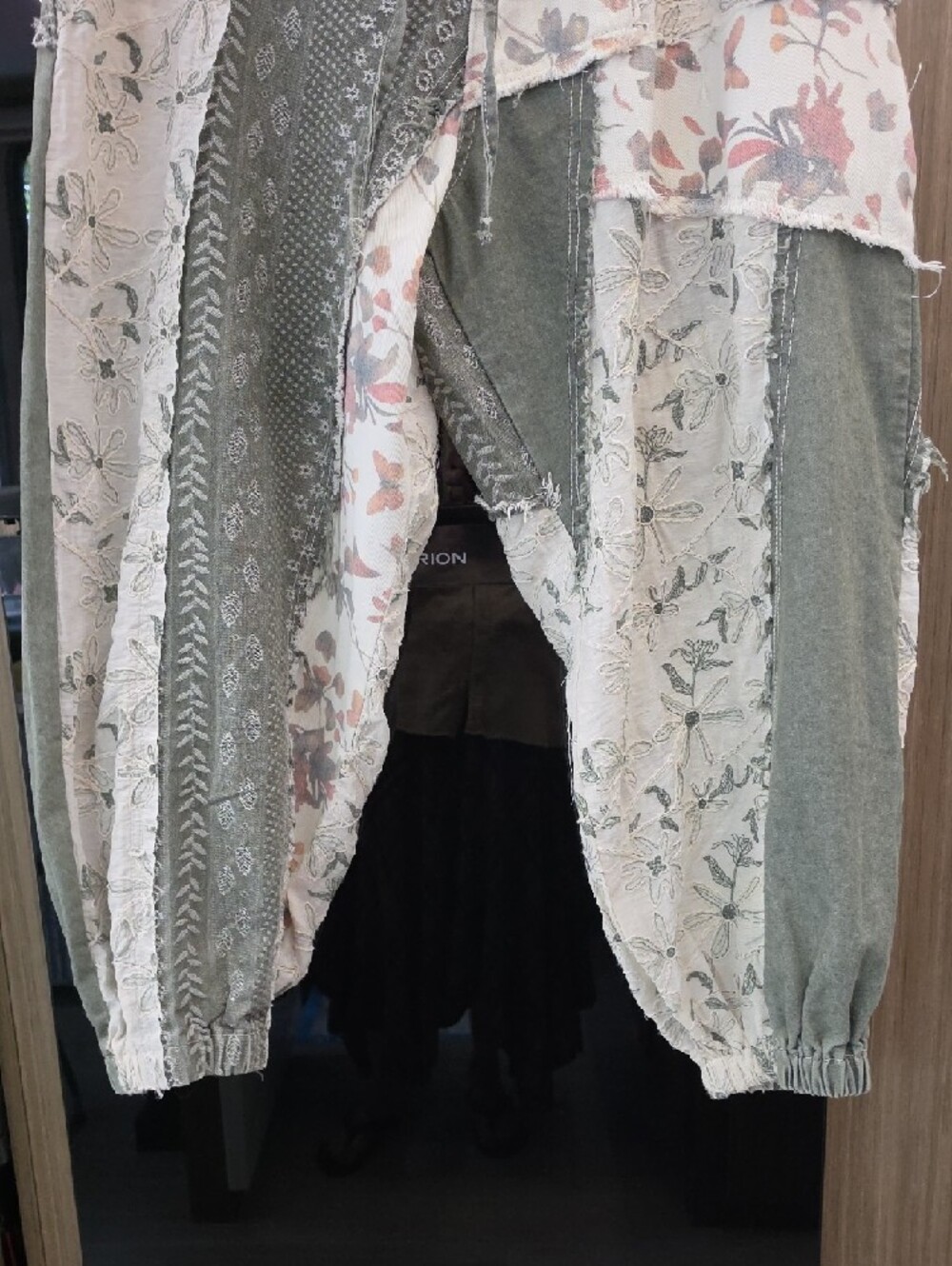 NWOT, POL PATCHWORK/EMBROIDERED COTTON PANTS)🌴 - Picture 3 of 16